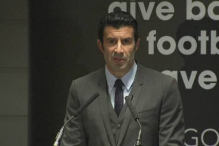 Figo apresenta candidatura a FIFA
